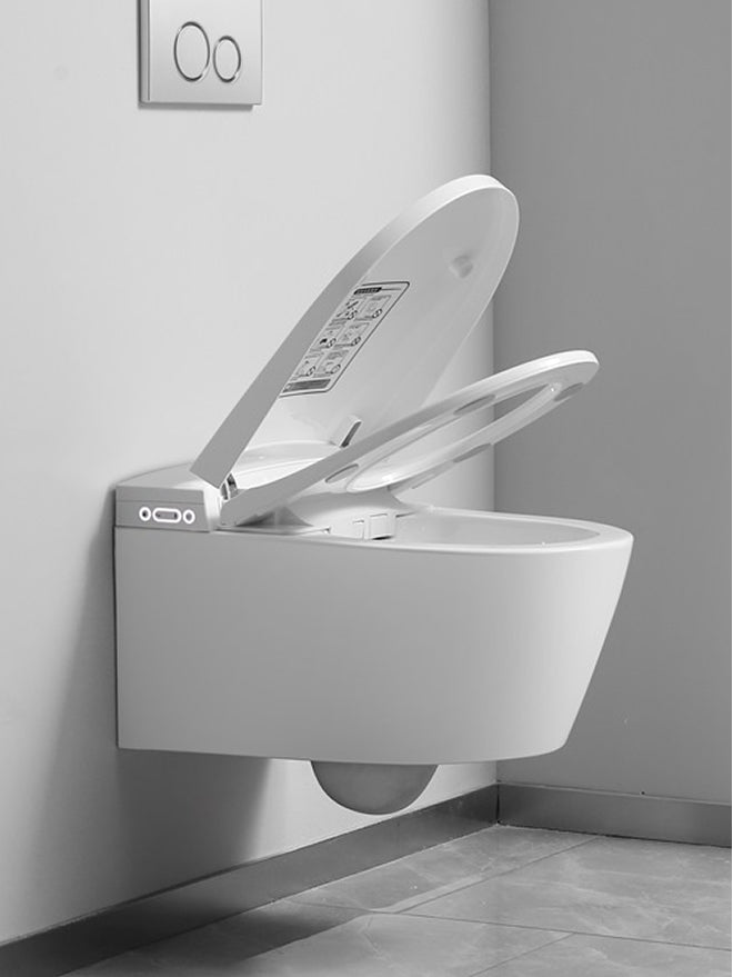 Toilette lavante suspendue au design moderne et épuré, sans réservoir visible